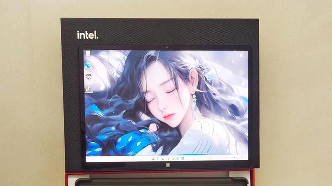 内置11英寸2K屏幕这款国产小平板电脑搭配键鼠流畅办公九游体育(图2)