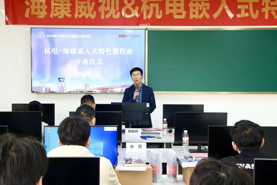 促进高质量充分就业观察｜挖掘AI潜力 数字化让就业服务更智能(图1)