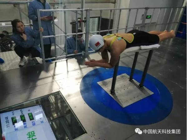 九游体育潘展乐“人类做不到”的秘密武器是科技吗？-心智观察所(图3)